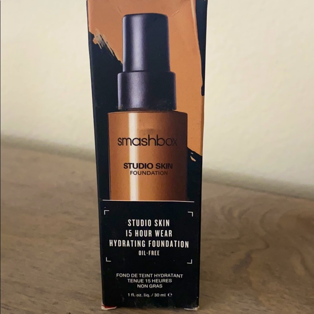 SMASHBOX- Studio Skin15 hour wear foundation (4.0)